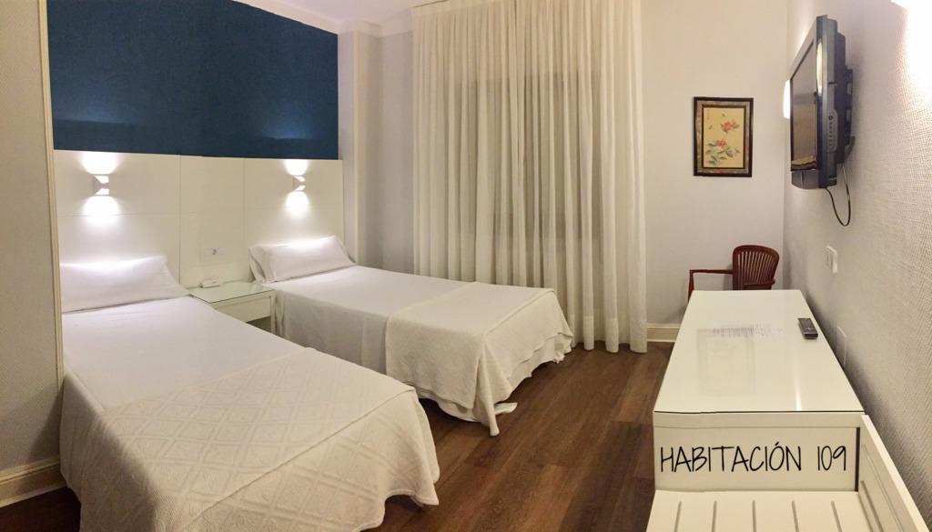 Hostal Vista Alegre 카스트로우르디알레스 외부 사진