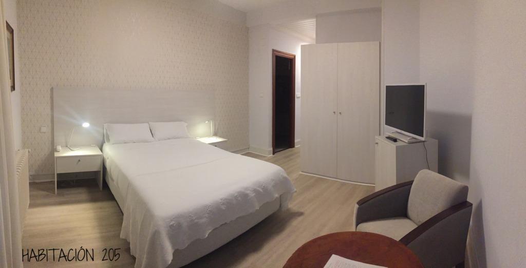 Hostal Vista Alegre 카스트로우르디알레스 외부 사진