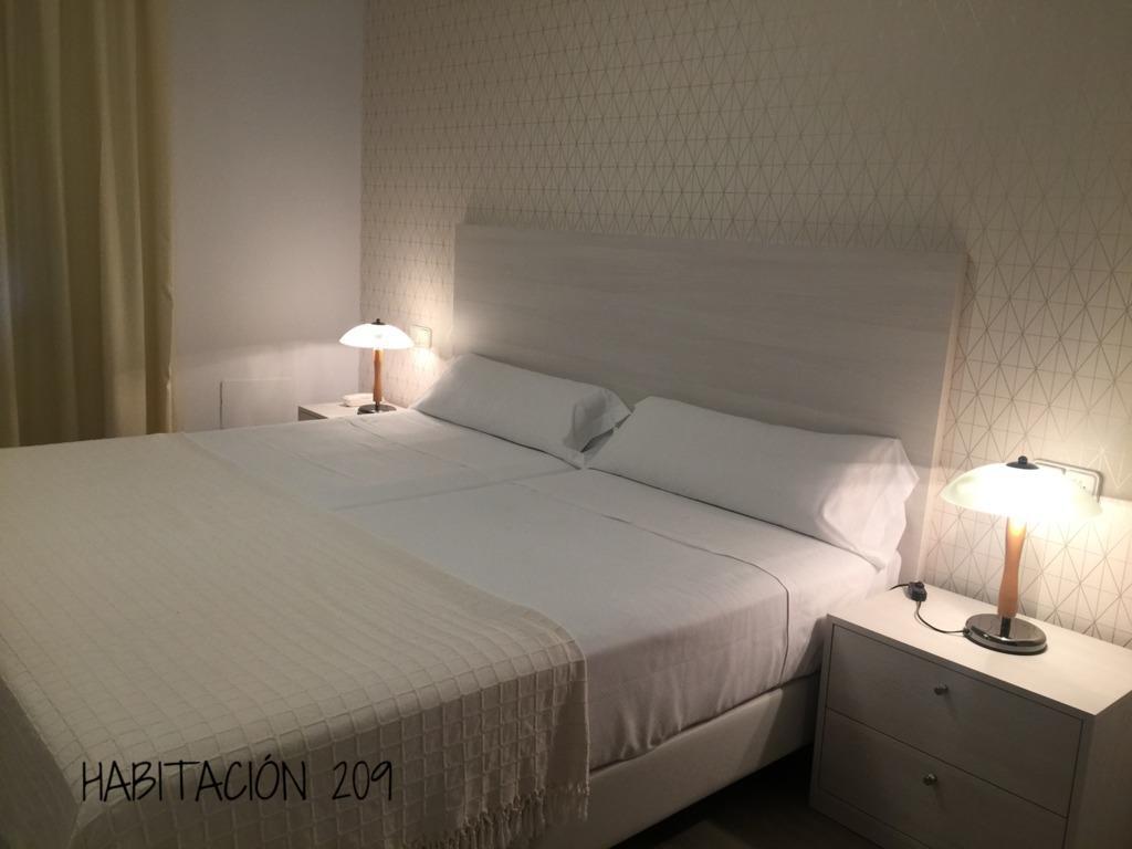 Hostal Vista Alegre 카스트로우르디알레스 외부 사진