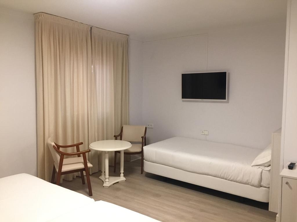 Hostal Vista Alegre 카스트로우르디알레스 외부 사진
